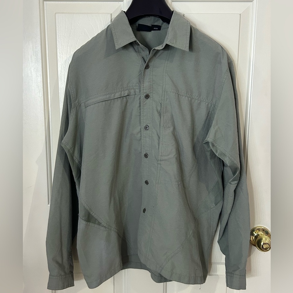 Mountain Hardwear Men’s Medium Long Sleeve Button Down Vented Shirt EUC